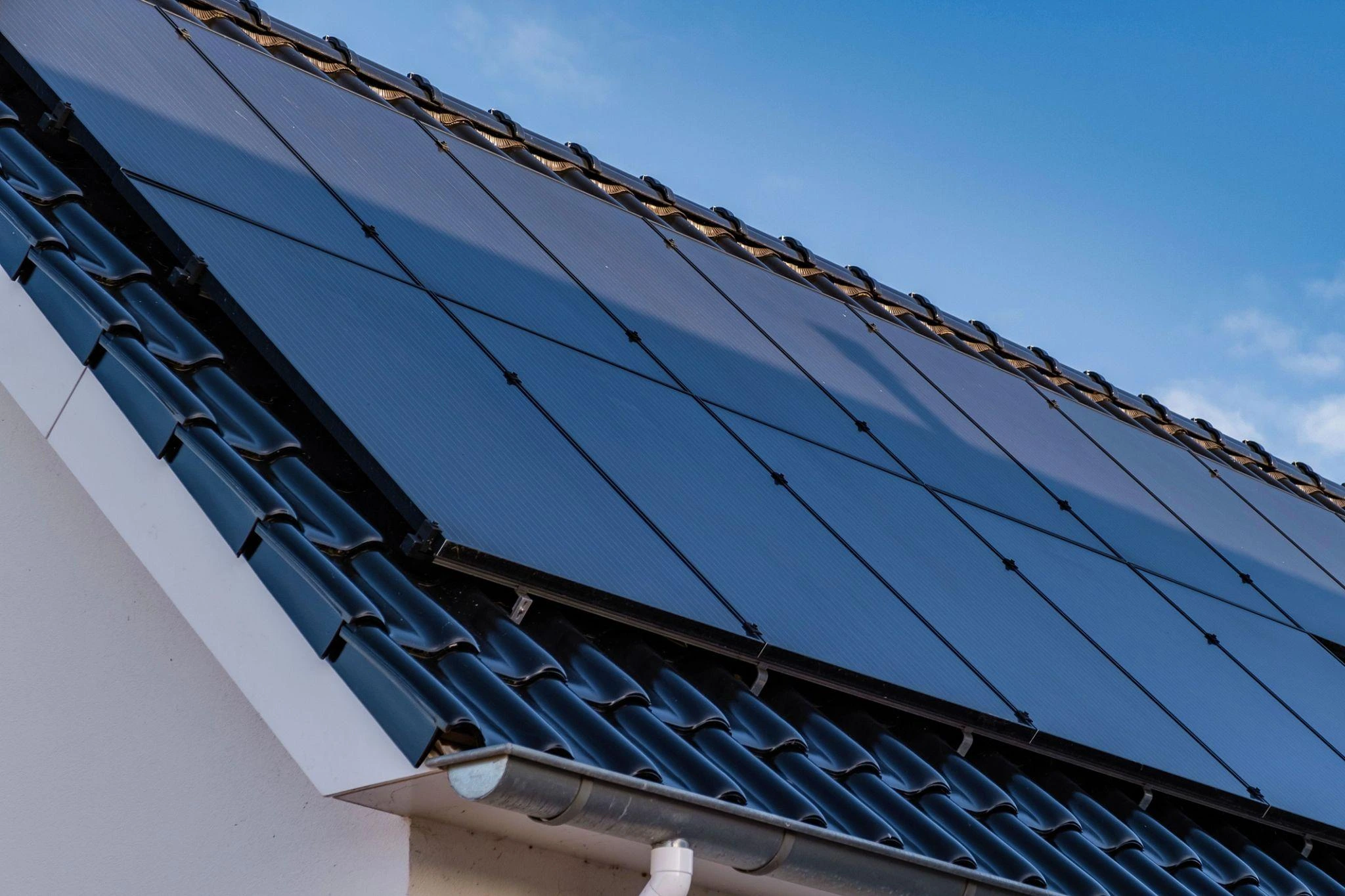 Aesthetic solar roof integration